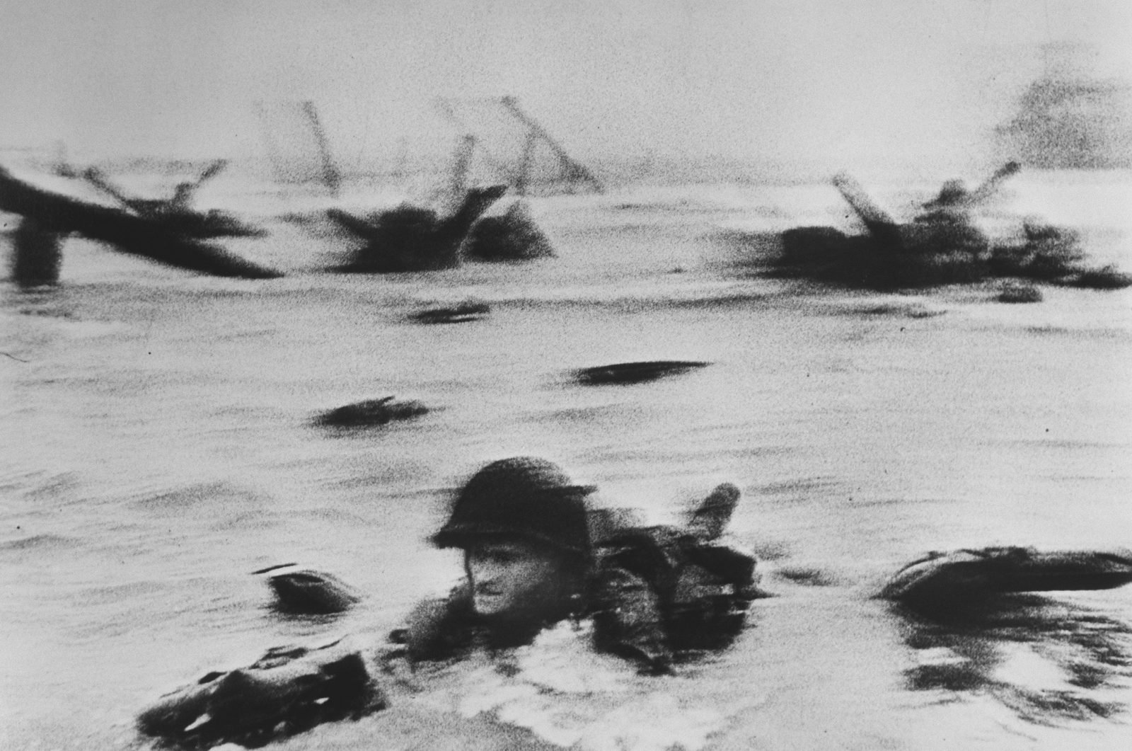 Débarquement de Normandie, 6 juin 1944 — photographie de Robert Capa.